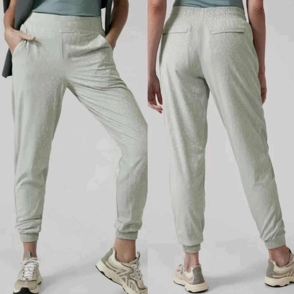Athleta Brooklyn Jogger Pants 10 Sage Grey Leopard Lined Textured Active Lounge